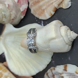 BLACK AND WHITE AMETHYST SILVER RIBBON RING